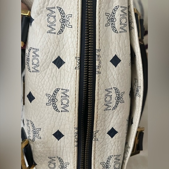 MCM WHITE BOSTON BAG W/MCM STRAP⭐️BEAUTIFUL-CONDITION⭐️💯AuThEnTiC⭐️COA - Picture 14 of 17